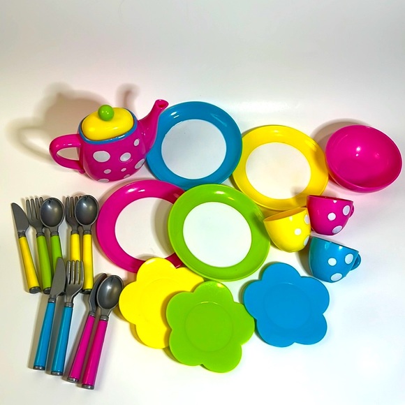 22 Pcs Tea Set and Dinner Party Assortment - Picture 1 of 10